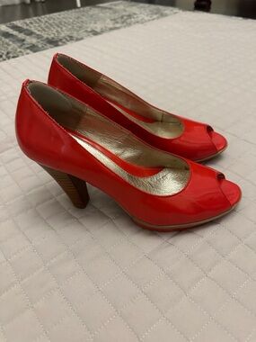 Sofft orange Patent Peep-Toe Pumps -